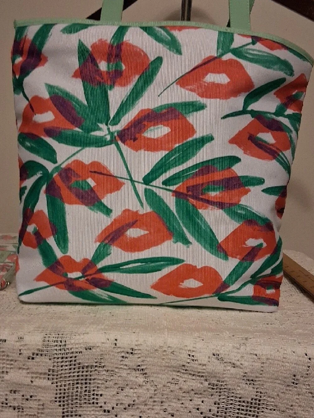 💓🪞Clinique X Drawbertson White Green and Pink Canvas Tote with Matching Pouch